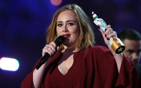 Adele ghi tên vào lịch sử BRIT với 4 giải thưởng
